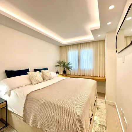 Reina Sofia 53 Port And Sea View