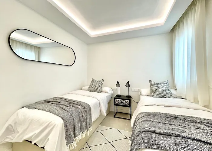 Reina Sofia 53 Port And Sea View Estepona