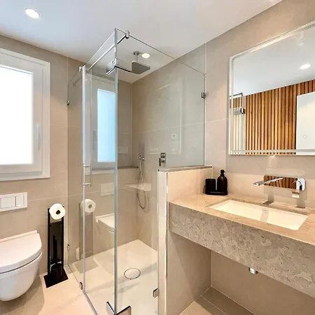 Reina Sofia 53 Port And Sea View * 埃斯特波纳